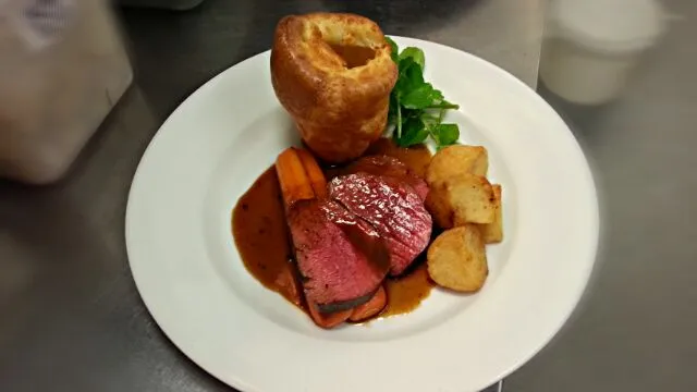 Snapdishの料理写真:Roast beef and Yorkshire pudding.|Mark Farthingさん