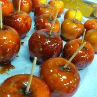 Toffee apples.|Mark Farthingさん