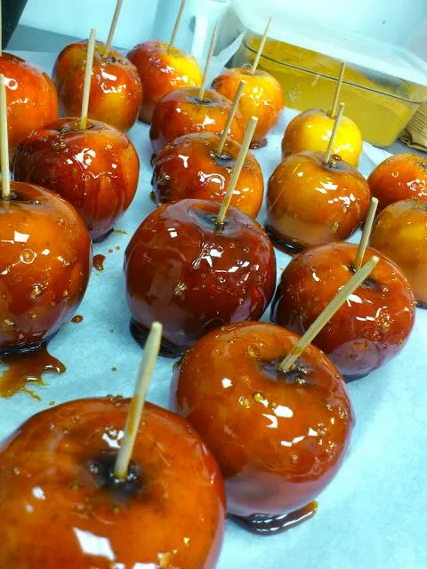 Snapdishの料理写真:Toffee apples.|Mark Farthingさん