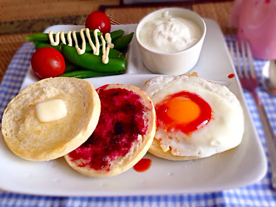 イングリッシュマフィンです。English muffin breakfast.|エミさん