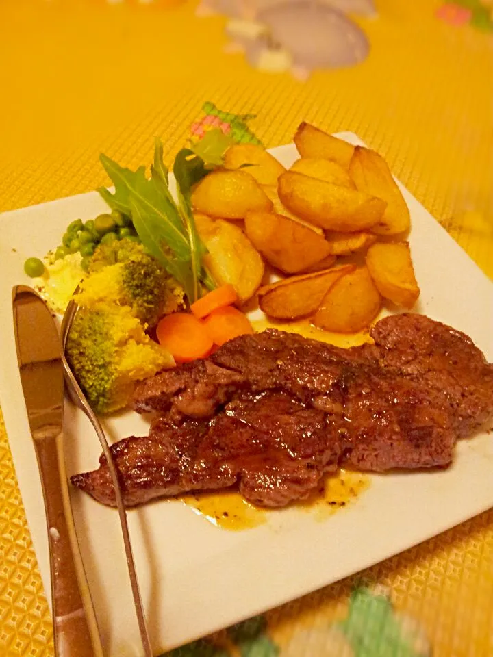 Snapdishの料理写真:beef steak|weny wibowoさん