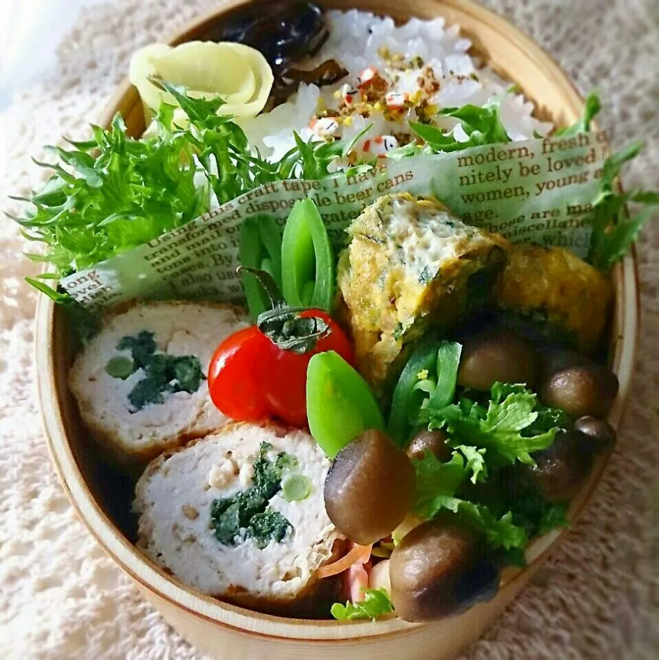 鶏と菜花の信田巻き弁当 今日のお弁当
鶏ミンチと菜花の信田巻き、
蕪の葉とじゃこ炒めの卵焼き
わさびなとしめじのベーコン巻き、スナップえんどう、沢庵と昆布等でした。|とだともさん