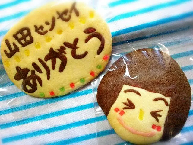 Snapdishの料理写真:お世話になった先生へ♥似顔クッキー|eRIco♥さん