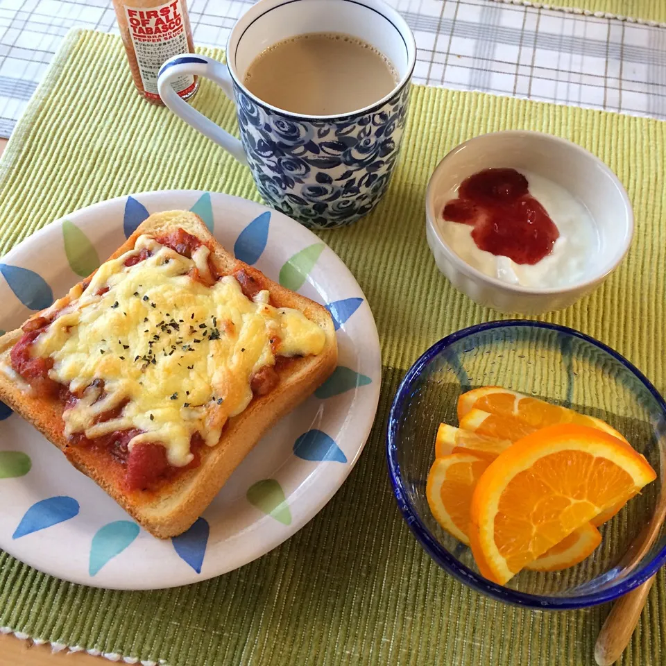 トマトソースたっぷりのピザトースト|こずこずさん