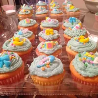 Gender reveal cupcakes!|Elle Bates Reuterさん