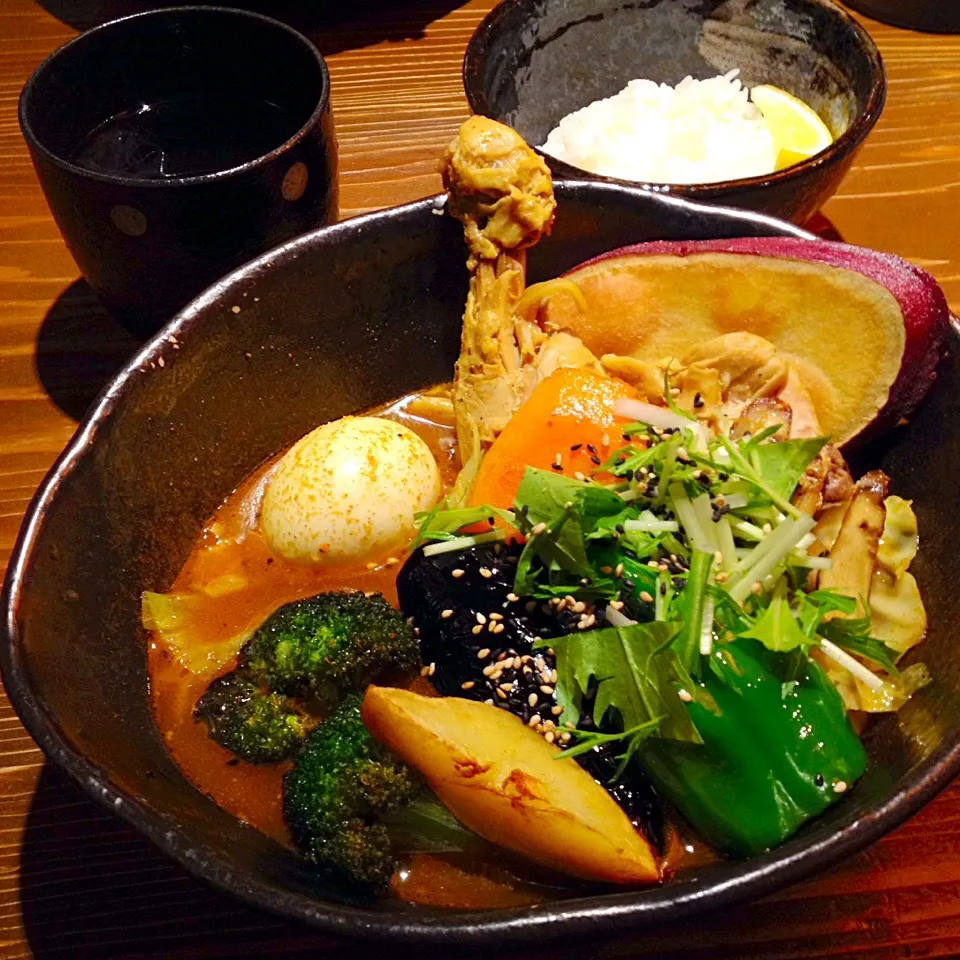 Snapdishの料理写真:奥芝商店 やわらかチキンレッグと野菜カレー しばじはスープ|カウンター嬢さん