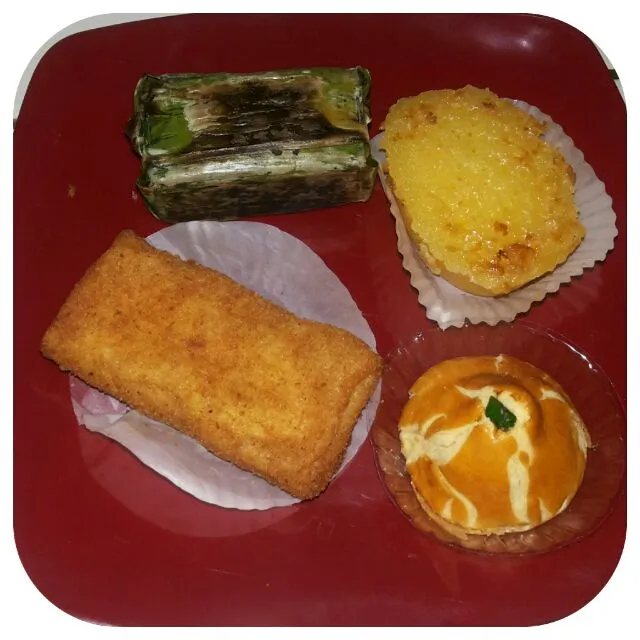 snacks 'lemper, bika ambon, nastar, risoles'|Susi Barusさん