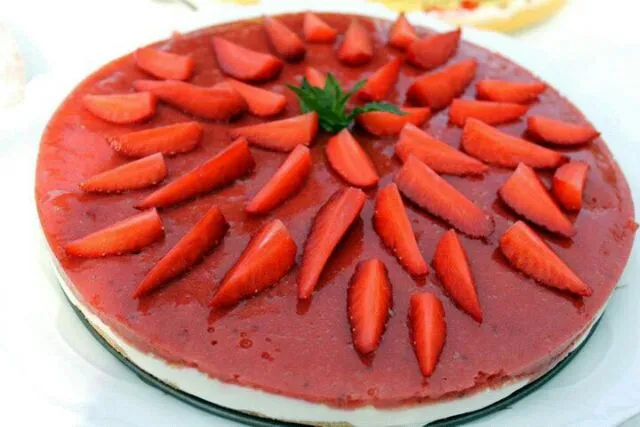 Cheesecake fragole e gelatina ai frutti rossi|Ambra Campodonicoさん