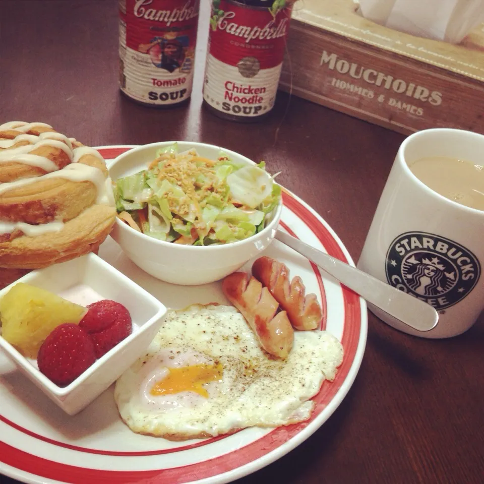 Starbucksのシナモンロールでブランチ|susanさん