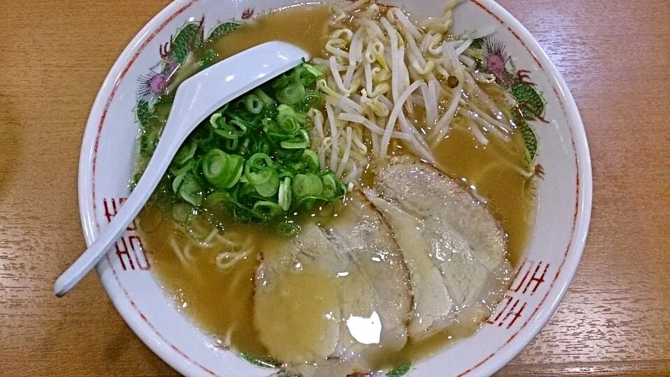 とんこつしょうゆがベースの広島ラーメン|THE SUNSEAさん