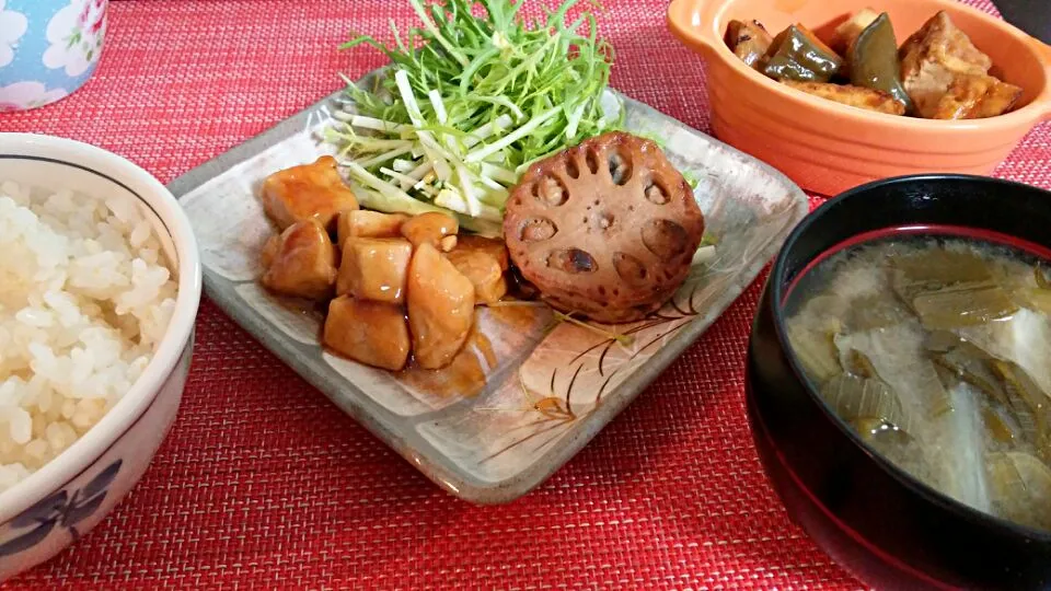 鶏の照り焼き
レンコンのはさみ焼き
酢豚風厚揚げ
ご飯
お味噌汁|紗矢香さん