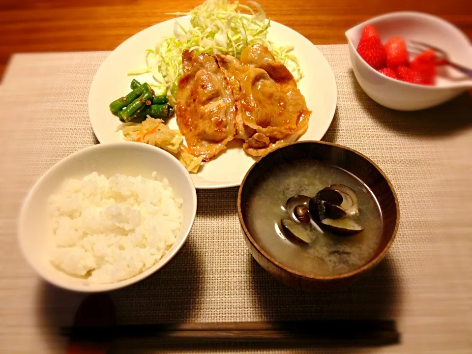 豚肉の生姜焼き、いんげんの胡麻和え、切り干し大根、しじみ汁|ハナさん