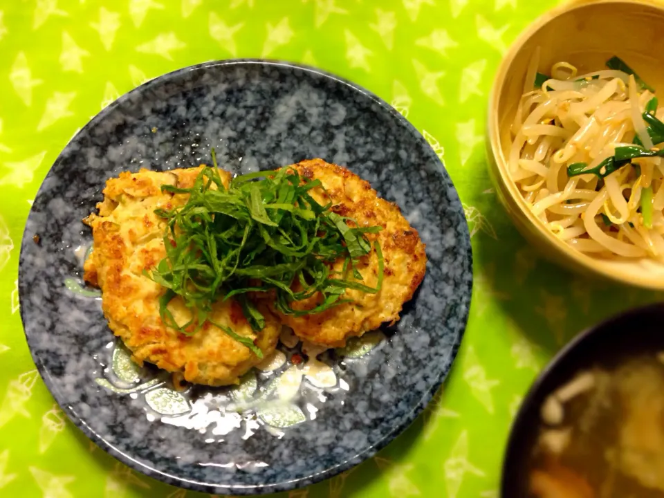 豆腐ハンバーグ。もやしとニラのナムル。|はまこさん