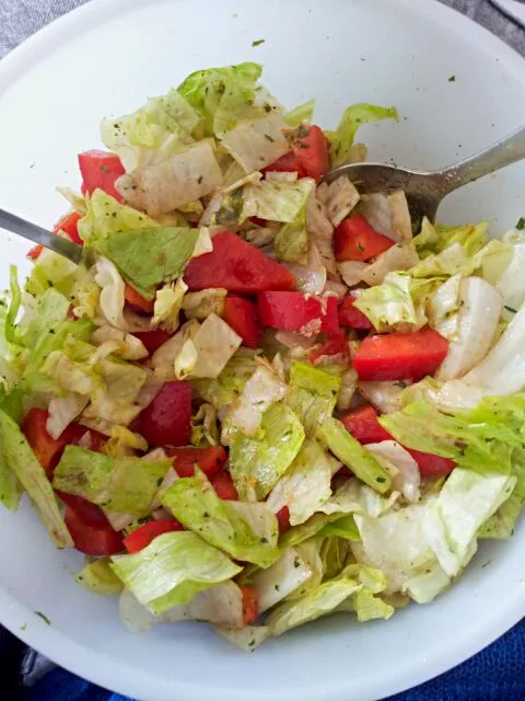 Snapdishの料理写真:Lecker Salat mit Paprika|alexaさん