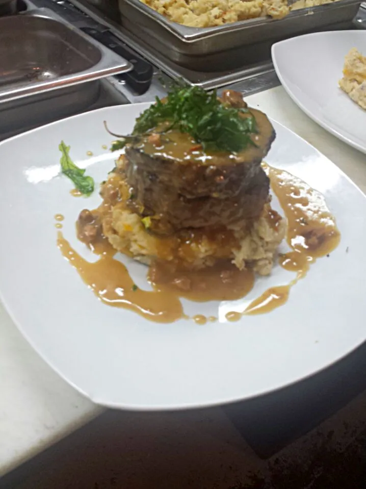 our take  on meatloaf. includes,  beef, sausage, onions, peppers, carrots, celery, green chili, breading is parsley,  cilantro,  and panko.  the sause well that|Steven Doportoさん