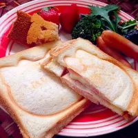 Hot sandwich of Ham&cheese♨ﾊﾑ&ﾁｰｽﾞのﾎｯﾄｻﾝﾄﾞｳｨｯﾁ