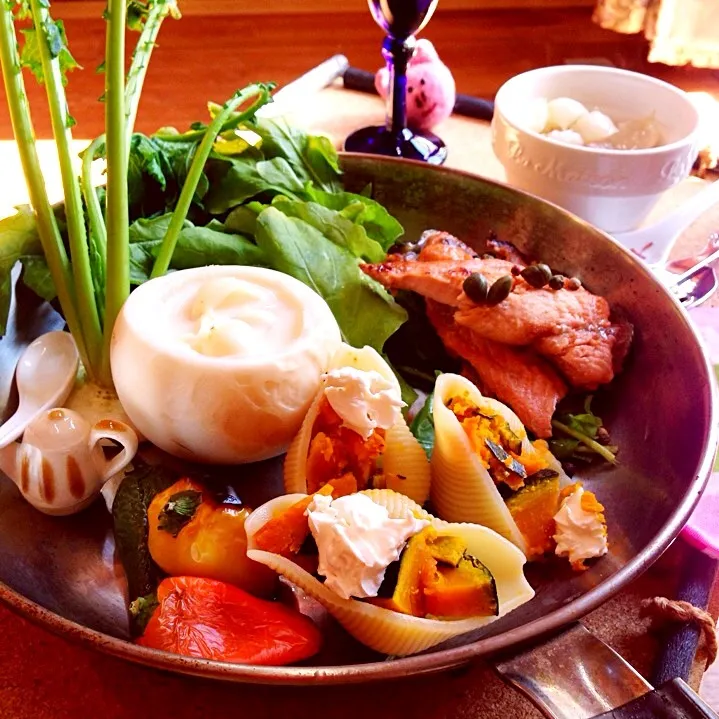 カブ丸ごとクリームスープ。焼き野菜。焼き魚。かぼちゃとクリチはパスタにイン。|Kumi_loveさん