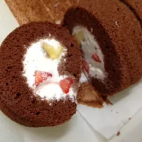 Snapdishの料理写真:フルーツチョコロールケーキ|まやさん