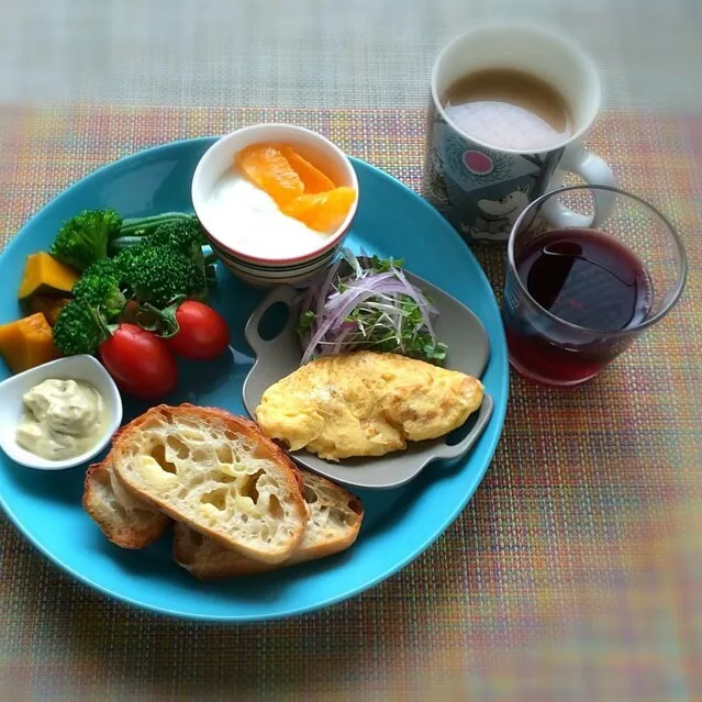 小さいオムレツの朝ごはん|ぺんぎんさん