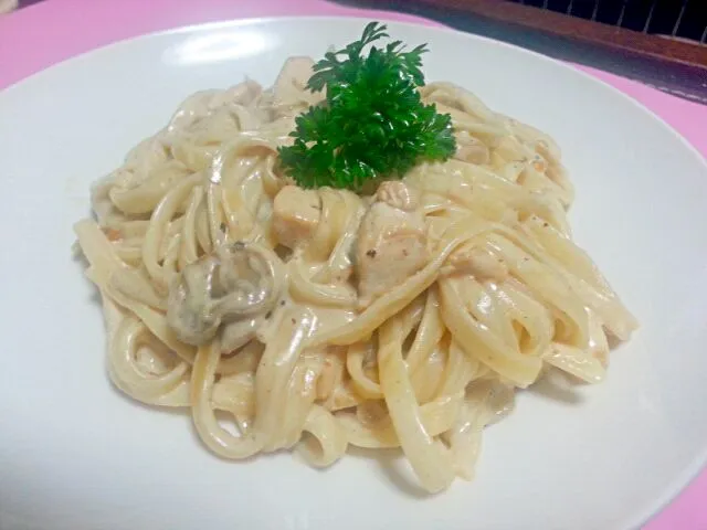 Snapdishの料理写真:CHICKEN MUSHROOM PASTA|Analyn Austriaさん