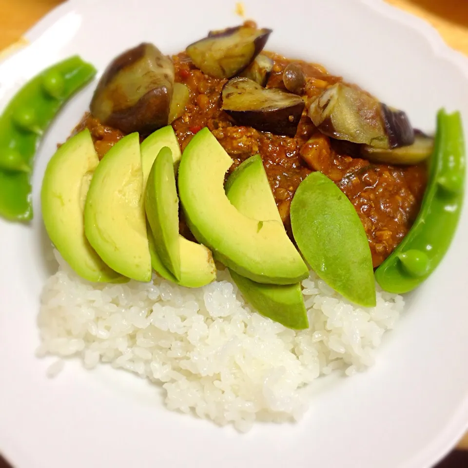 蓮根牛蒡キーマカレー。茄子、アボカドトッピング♡|Oishi  Jojiさん