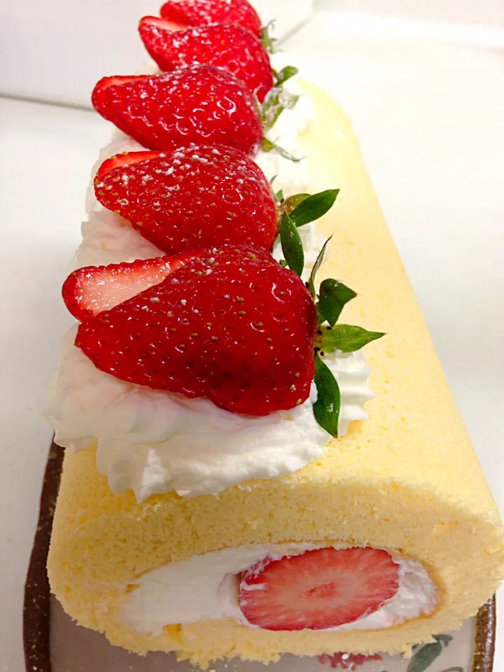 Snapdishの料理写真:Strawberry Roll Cake|💖 ジジ 💖さん