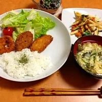 Snapdishの料理写真:ネギとたまごの味噌汁、イカフライと白身魚のフライ、サラダ、長芋とトマトのチーズ焼き、ご飯|あい子さん