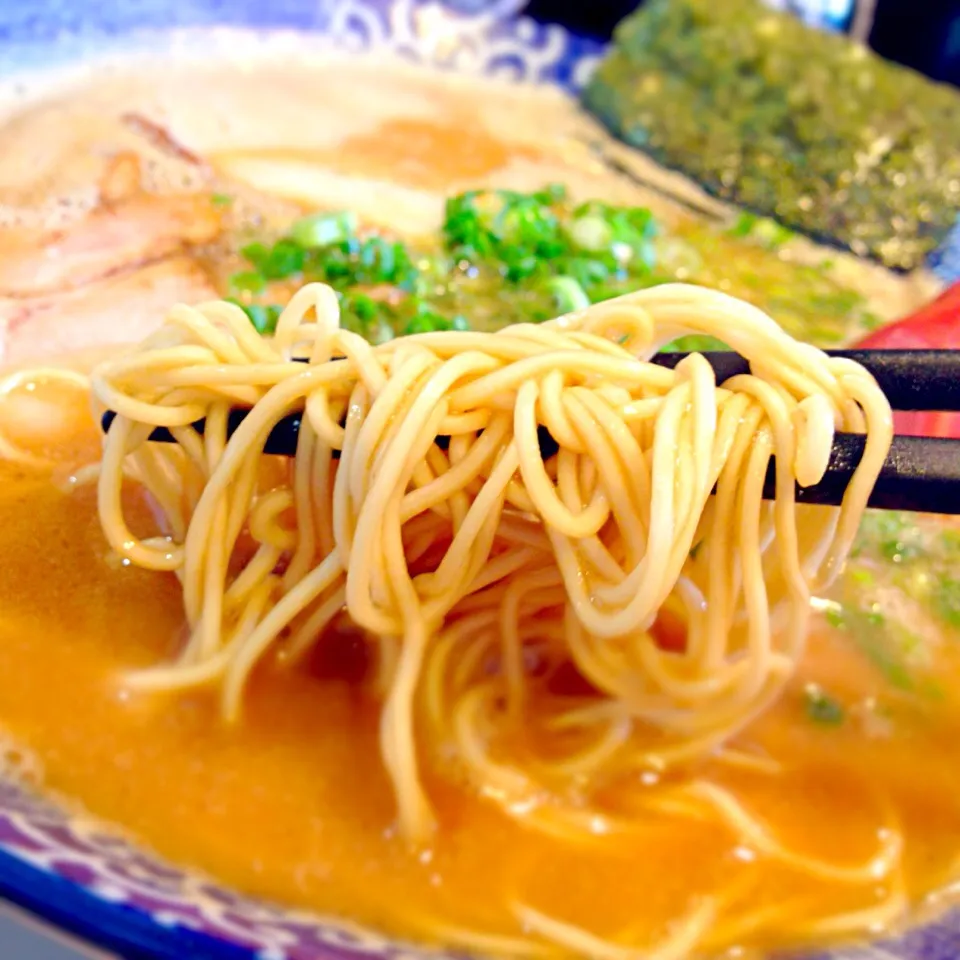 鶴亀堂「とんこつラーメン」|TETSU♪😋さん