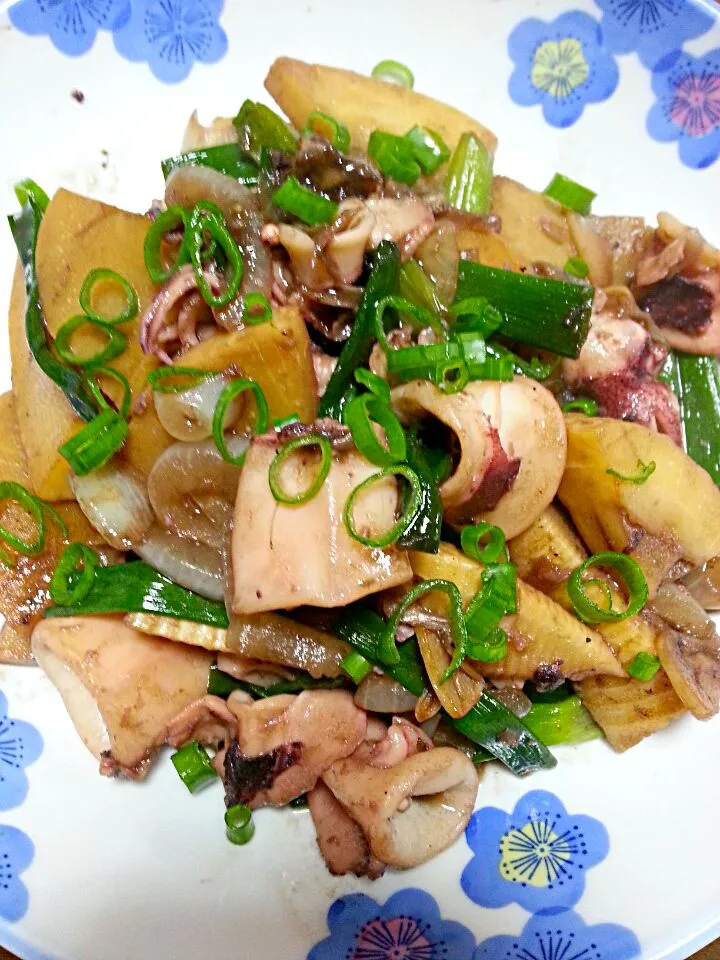 adobong pusit w/bamboo shoots　(いかの　煮物　竹の子入れ|Miki Jorierose Obispoさん