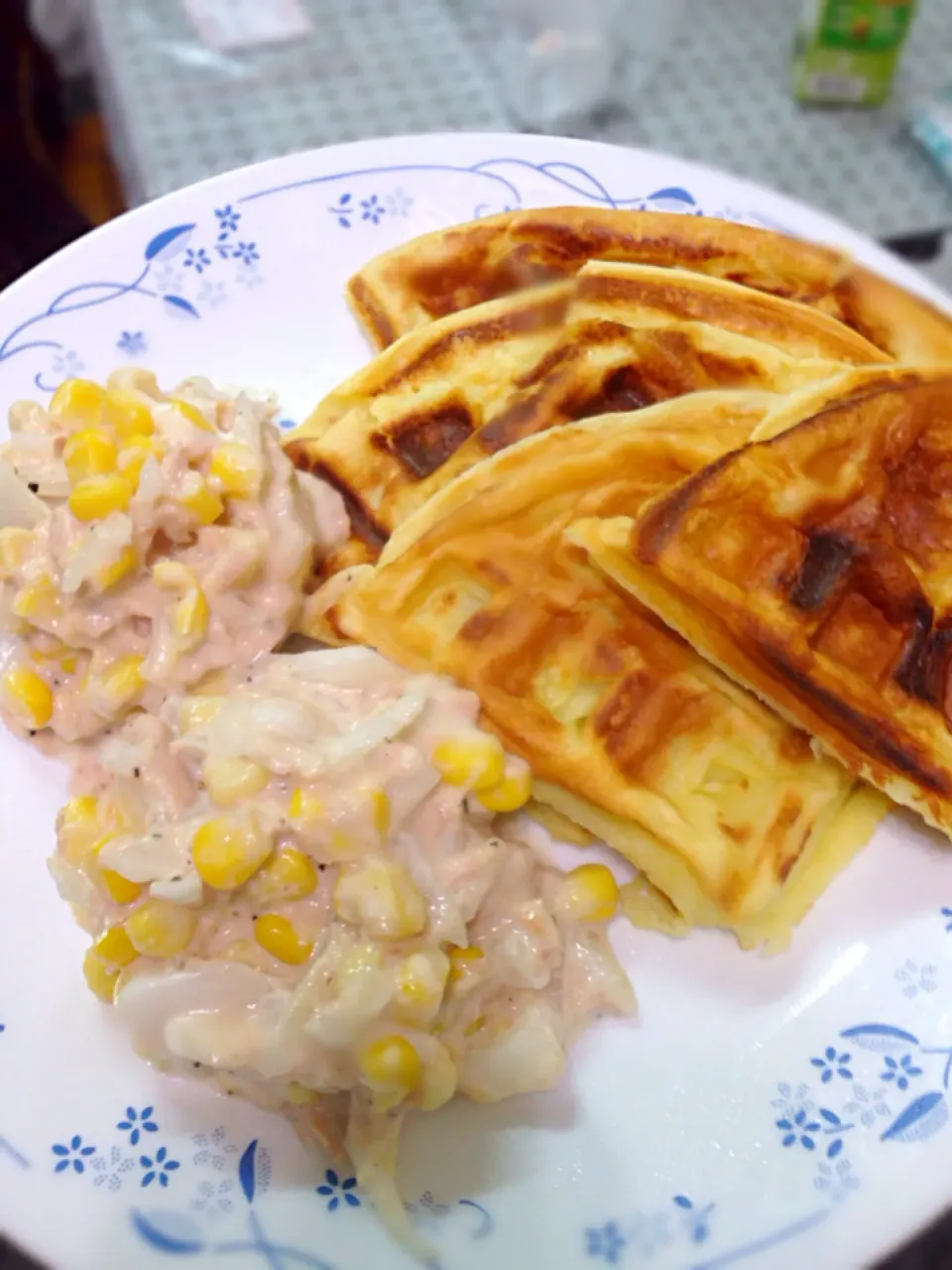 Waffle w/ tuna and onion|Katecc10さん