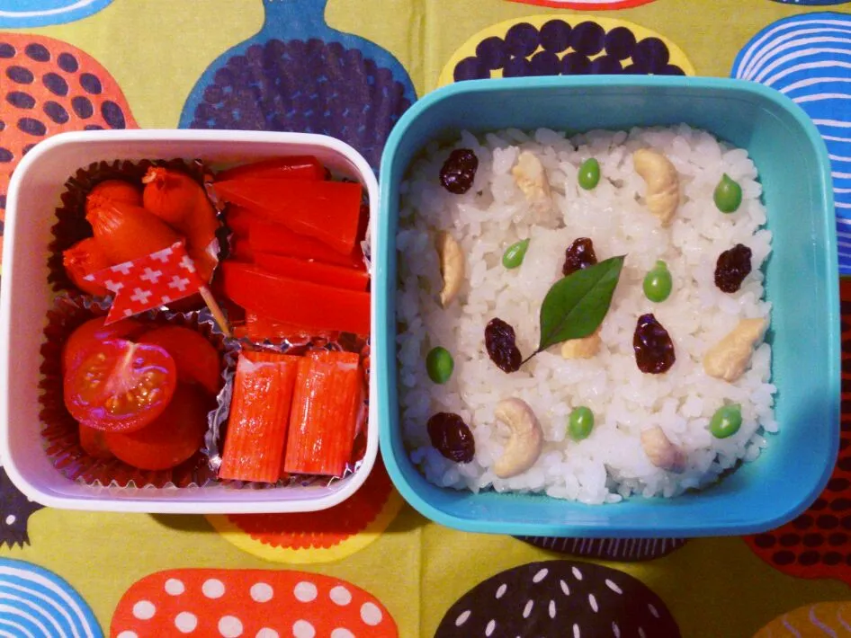 今日の娘弁当(カレーと赤いオカズ)|まいまいさん