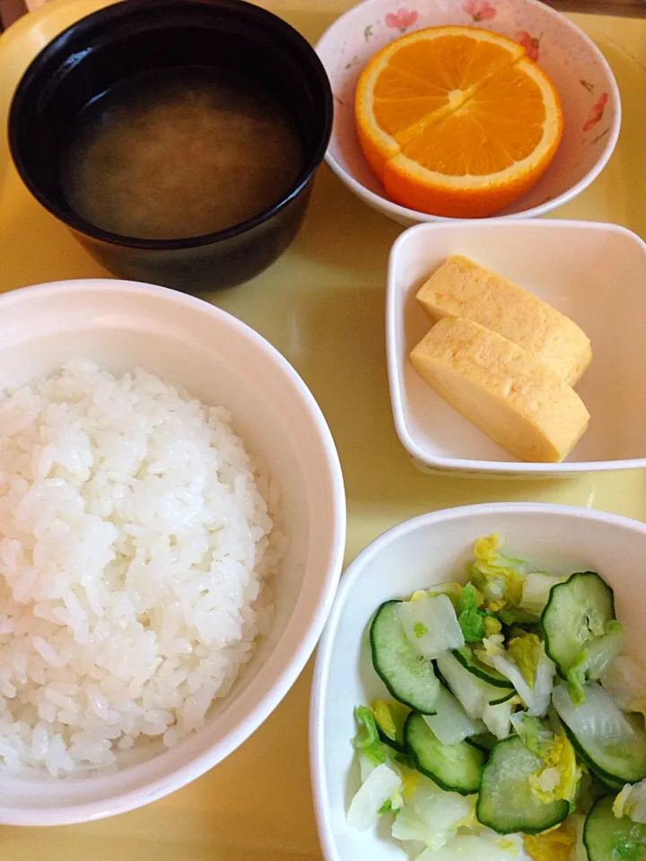 退院の朝の病院の朝食は出し巻とおひたし。|ごはんできたよ〜さん