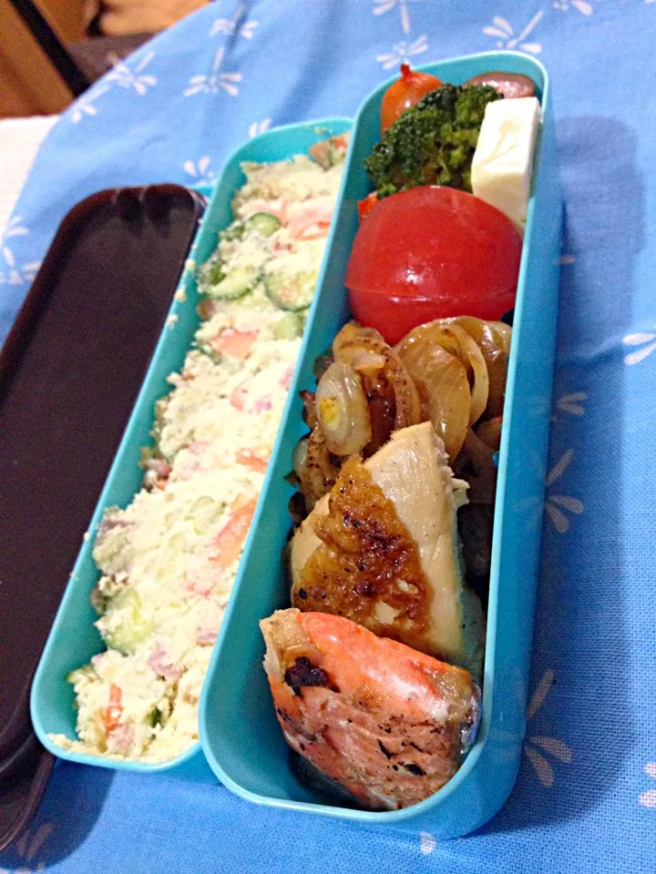 お弁当。いくら他のおかずがあっても、卵がないから、さみしい…>_<…|ハルさん