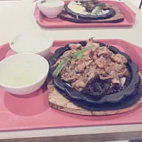 Snapdishの料理写真:金针菇鸡肉铁板烧|missCさん