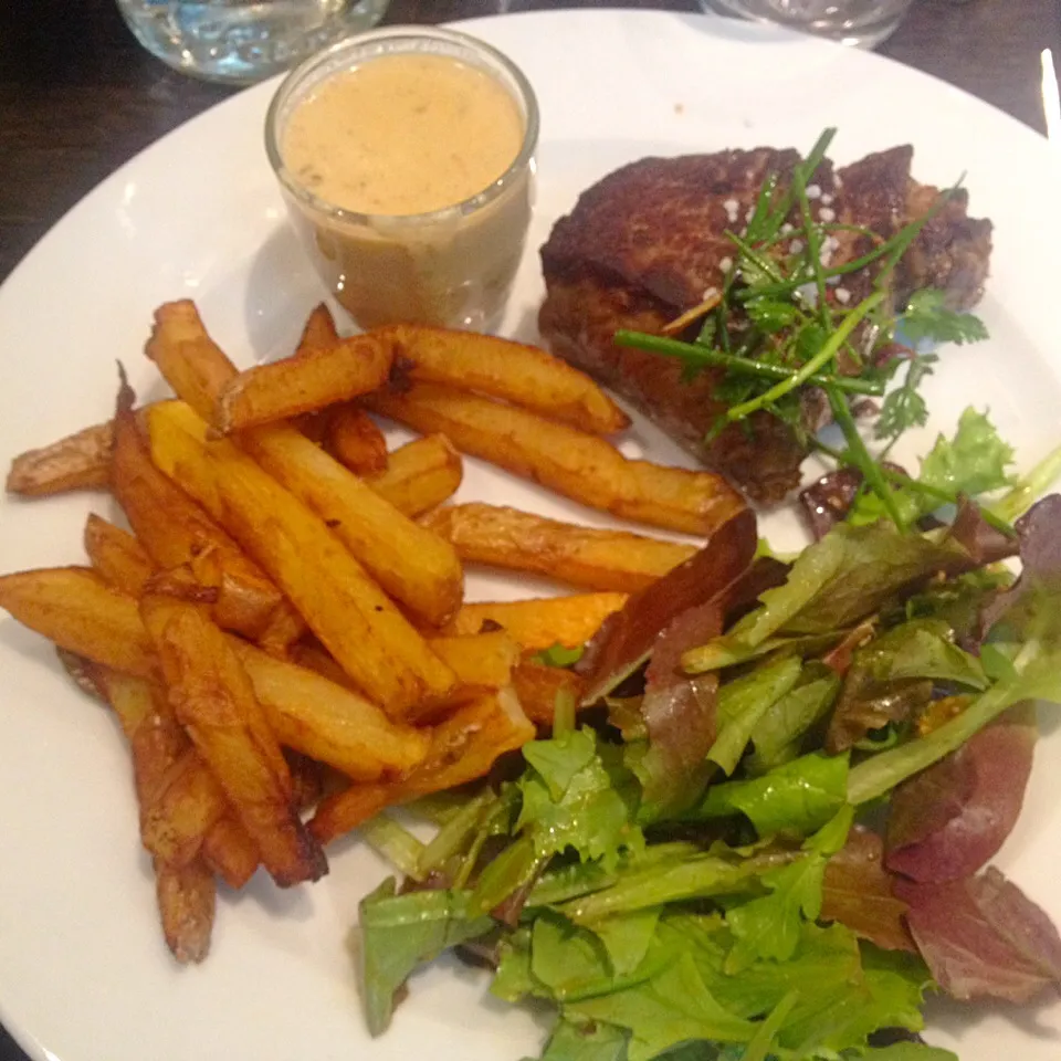 Faux filet frite salade|jm gobetさん