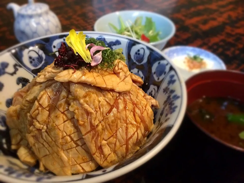 鶏わさ丼@¥920|おさるのじょ〜じさん