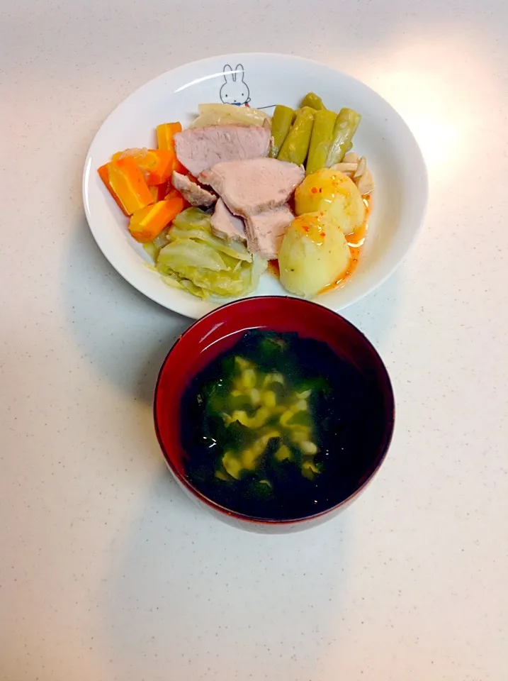 Chicken-Veggies Salad, Wakame-Corn soup|Rosidaさん