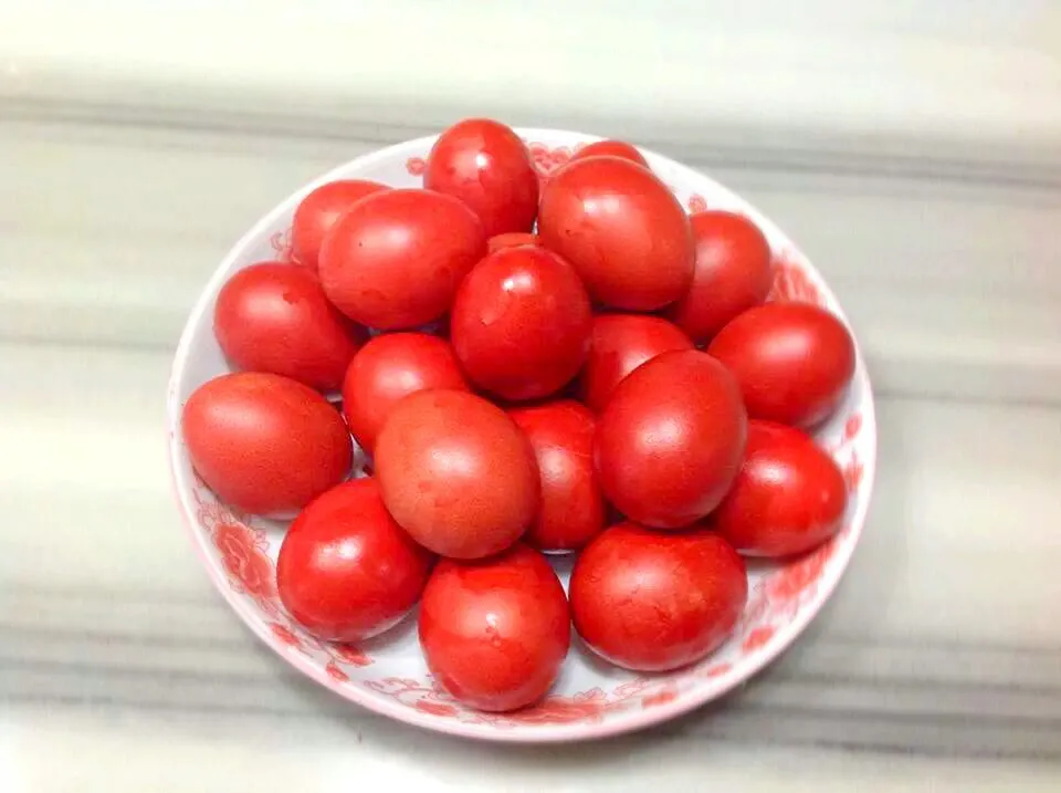 Red eggs for sister in law birthday by mommy^^|Shervyn Yapさん