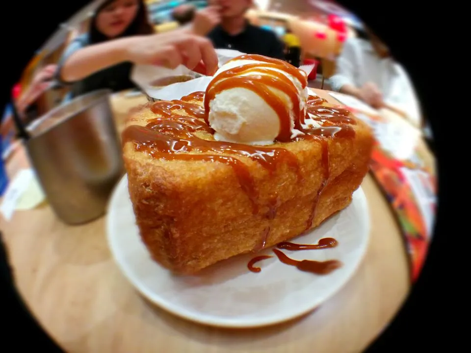 French toast, caramel and vanilla ice cream!|Ernさん