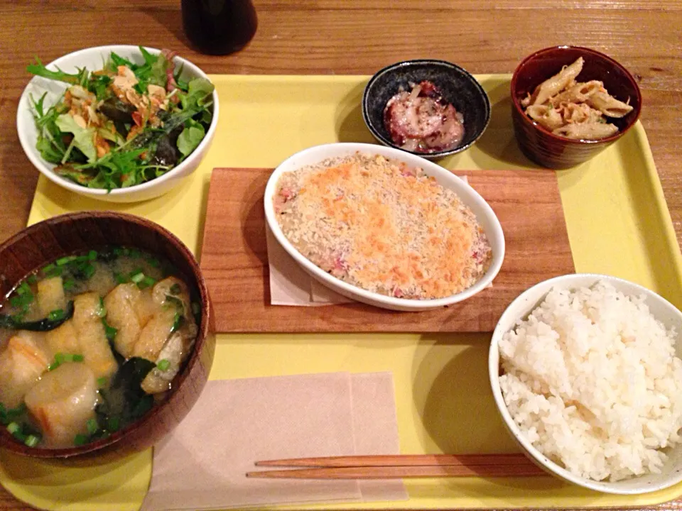 日替り☀️ホクホクおジャガのオーブン"コロッケ"定食|こいちさん