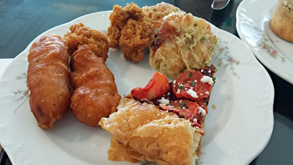 English High Tea buffet: fried fish and chicken and octopus and sun dried tomato tart|genさん