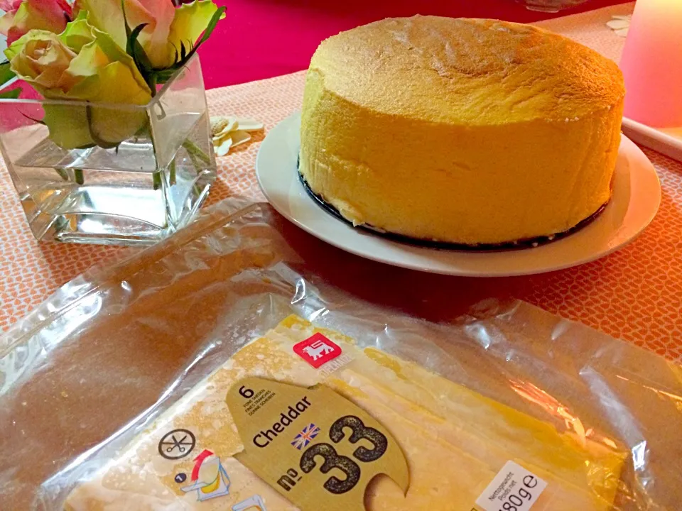 Snapdishの料理写真:Soufflé cheese cake by cream cheese&cheddar チーズ蒸しケーキ風、チェダー入りスフレチーズケーキ|chocolatteさん