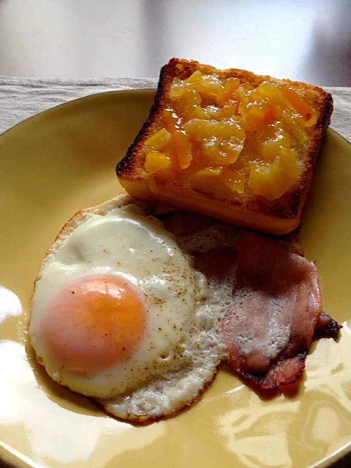 Ham and egg and toast with homemade amanatsu marmalade|Masayo Nさん