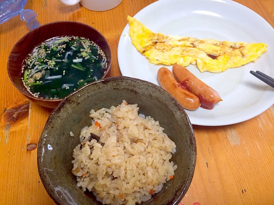 炊き込みご飯、シジミワカメスープ、玉子焼き＆ウインナー|山上直哉さん