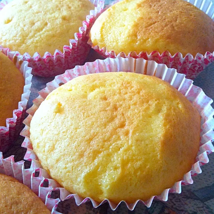 Snapdishの料理写真:Butter cup cakes|pae955さん