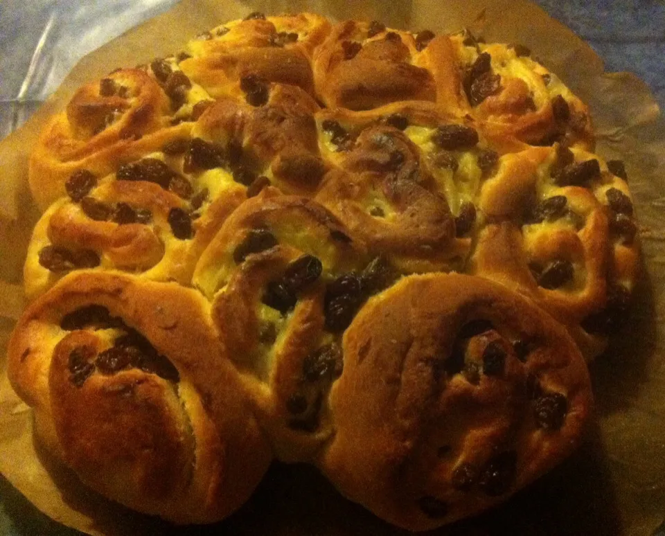 Snapdishの料理写真:Brioche aux Raisins sec marinés à l'Armagnac|PHILIPPEさん