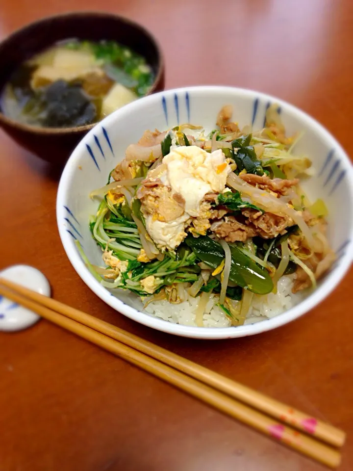 豚バラともやしの玉子とじ丼|ashushikaママ♡さん