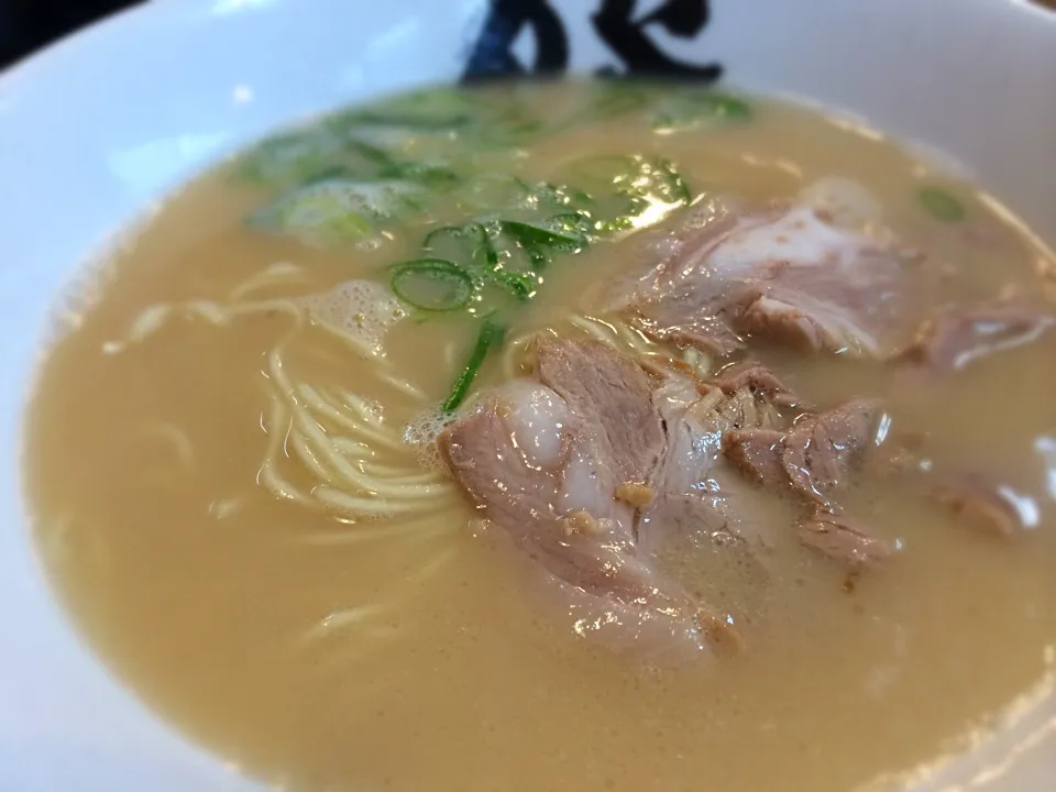 ２8０円とんこつ博多ラーメン|じゃむらんどさん