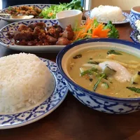 thai curry and flied ribs @バーンスコータイ|Yukina Matsumiyaさん