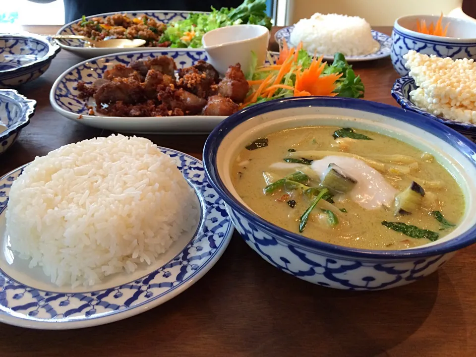 thai curry and flied ribs @バーンスコータイ|Yukina Matsumiyaさん